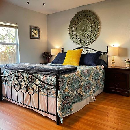 Boho Bliss- Cozy Private Room 2 Miles From Alamodome! Сан-Антоніо Екстер'єр фото