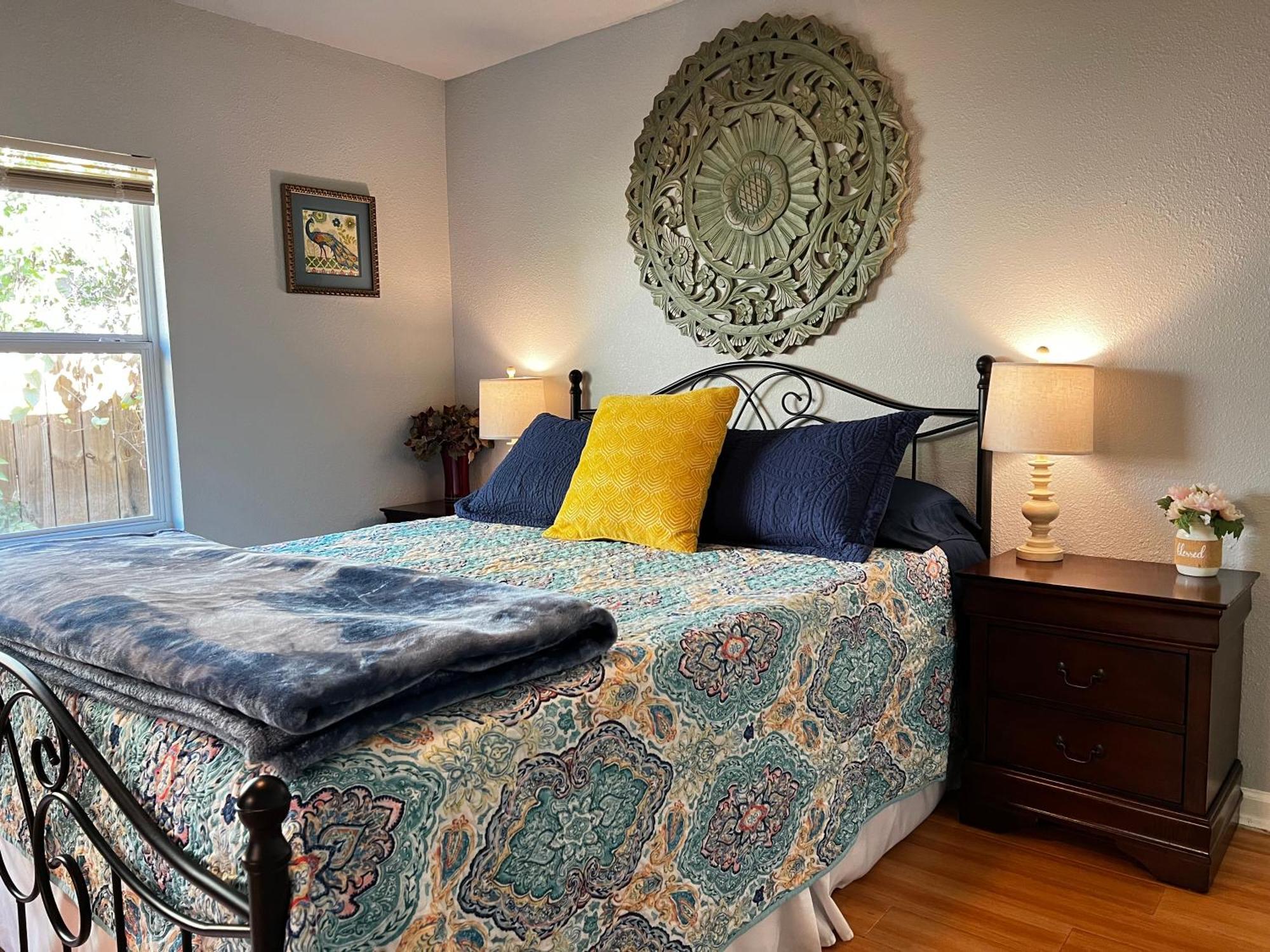 Boho Bliss- Cozy Private Room 2 Miles From Alamodome! Сан-Антоніо Екстер'єр фото