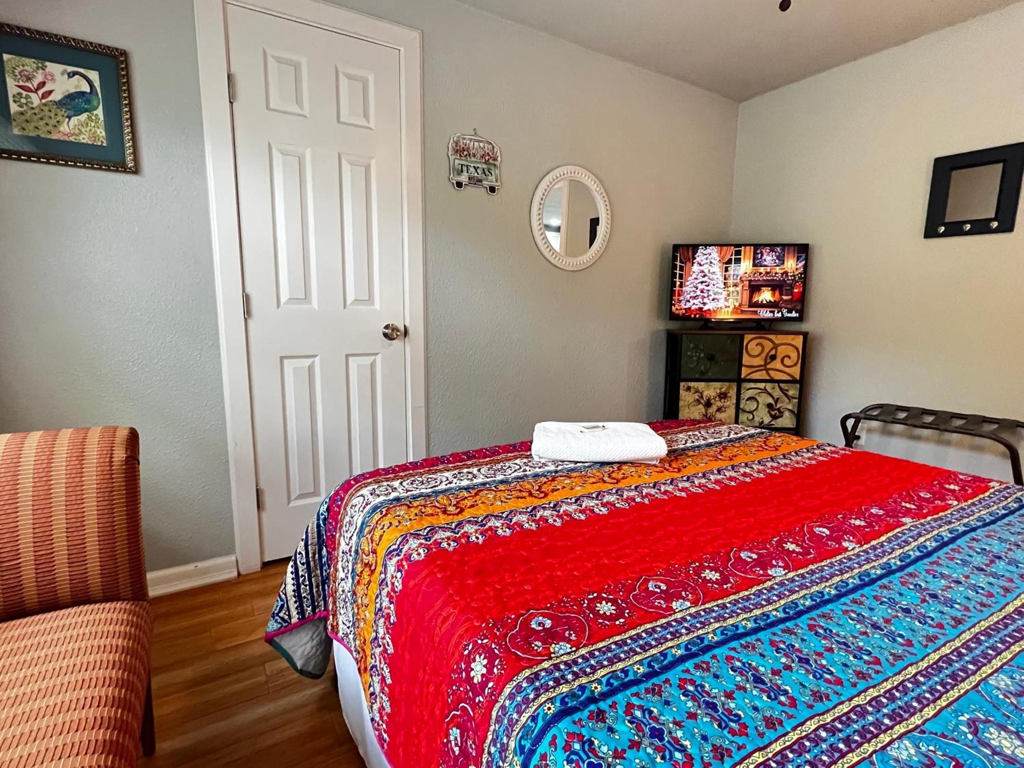 Boho Bliss- Cozy Private Room 2 Miles From Alamodome! Сан-Антоніо Екстер'єр фото