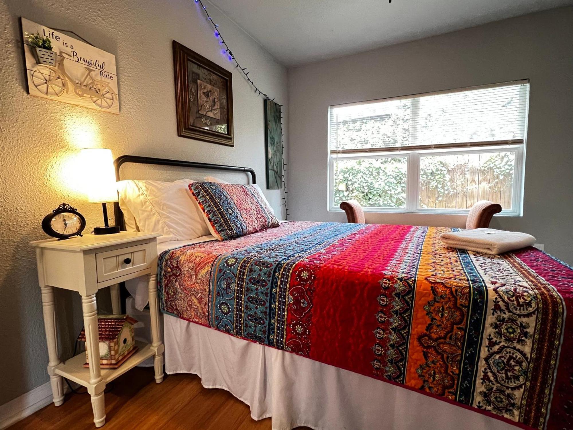 Boho Bliss- Cozy Private Room 2 Miles From Alamodome! Сан-Антоніо Екстер'єр фото