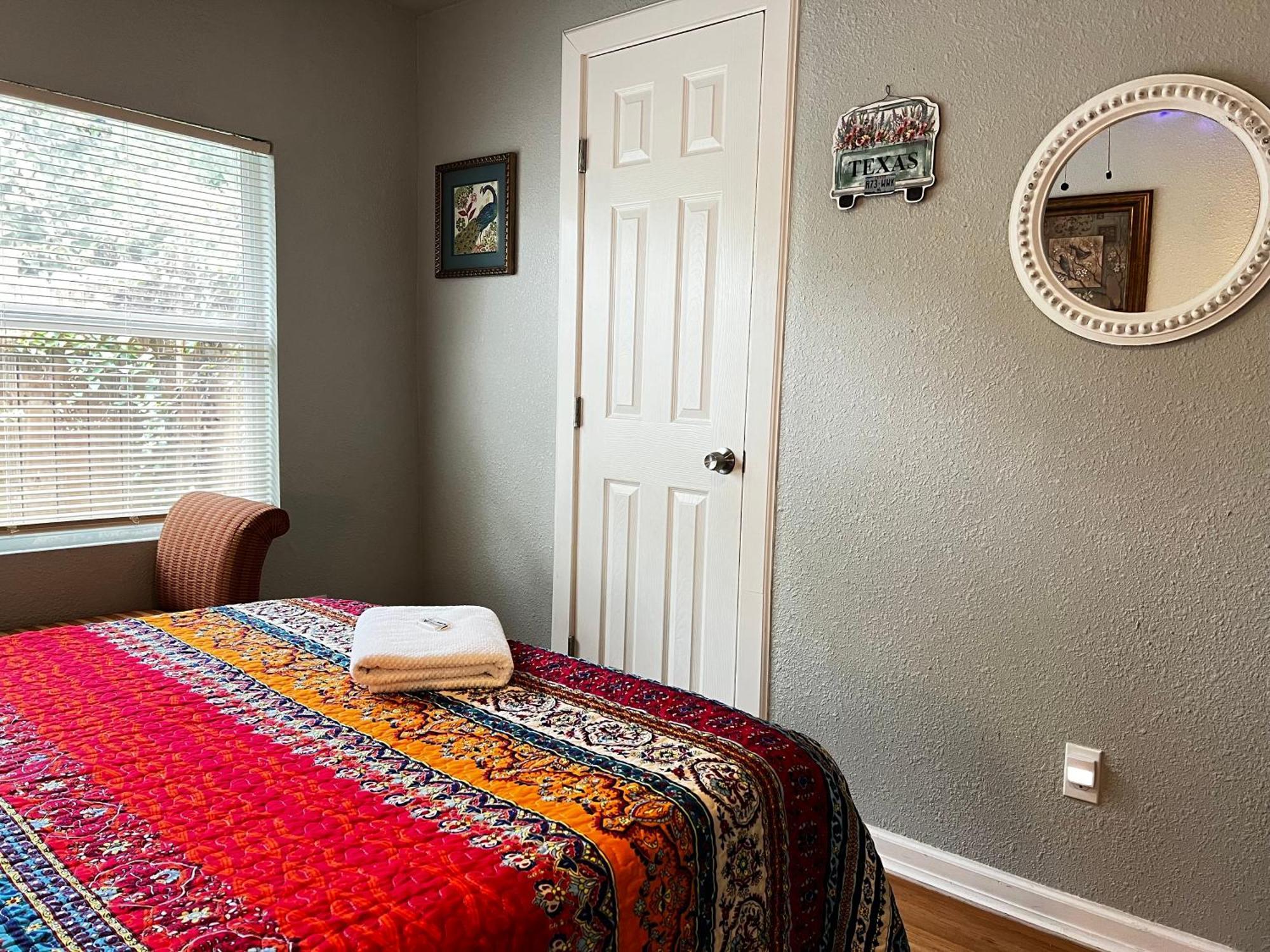 Boho Bliss- Cozy Private Room 2 Miles From Alamodome! Сан-Антоніо Екстер'єр фото