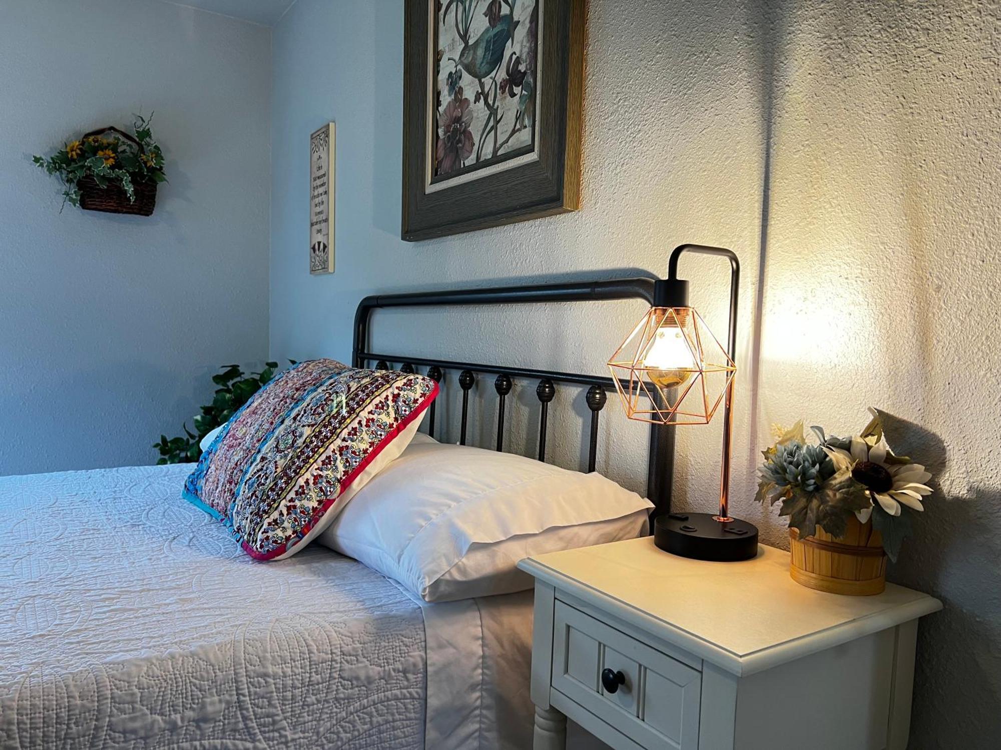 Boho Bliss- Cozy Private Room 2 Miles From Alamodome! Сан-Антоніо Екстер'єр фото